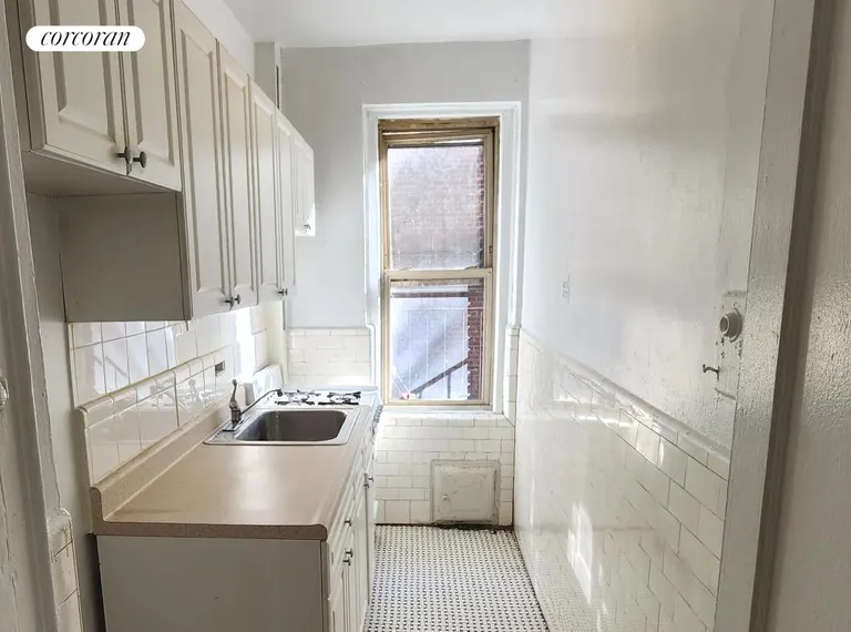 New York City Real Estate | View 3900 Greystone Avenue, 43E | Kitchen | View 4