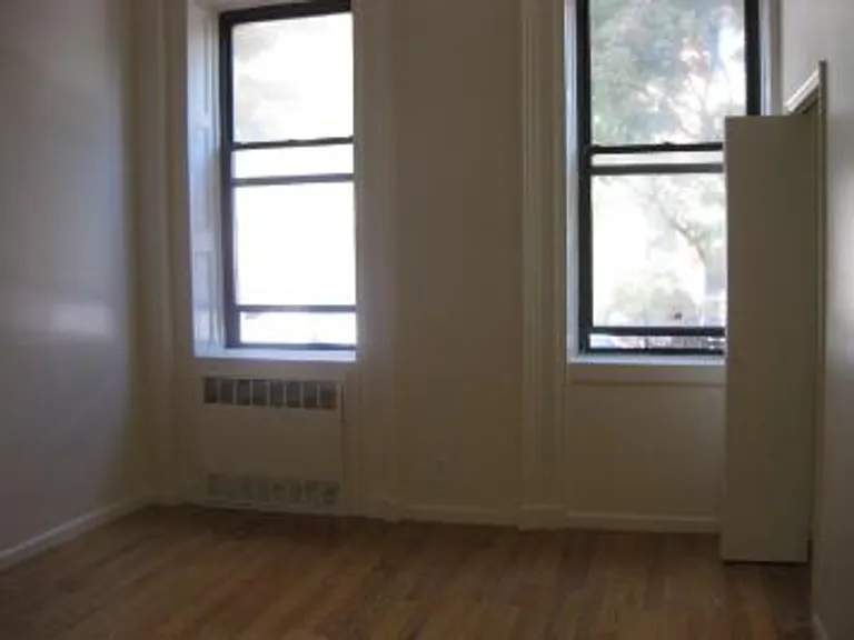 New York City Real Estate | View 115 South Elliott Place, 2A | room 2 | View 3
