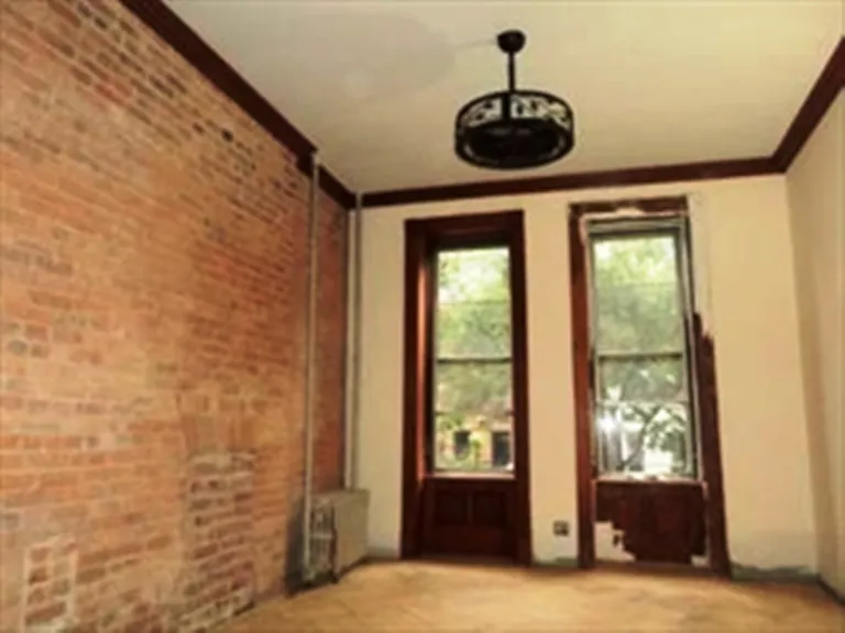 New York City Real Estate | View 660 Carroll Street, 2L | 3 Beds, 1 Bath | View 1