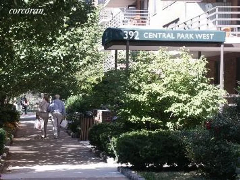 New York City Real Estate | View 392 Central Park West, V-F | Landscaped Grounds | View 3