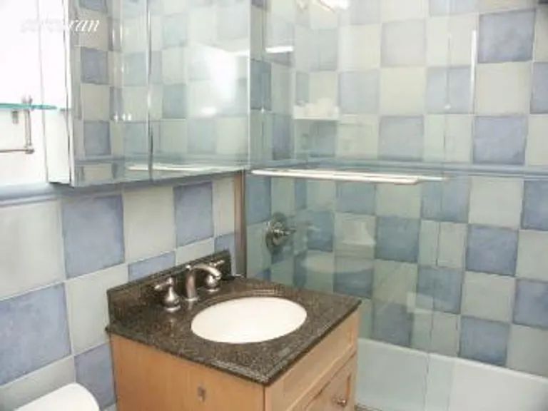 New York City Real Estate | View 392 Central Park West, V-F | Lovely Bathroom | View 10