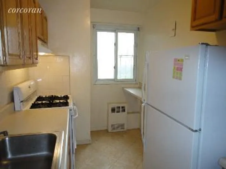 New York City Real Estate | View 175 Willoughby Street, 7N | Kitchen | View 4