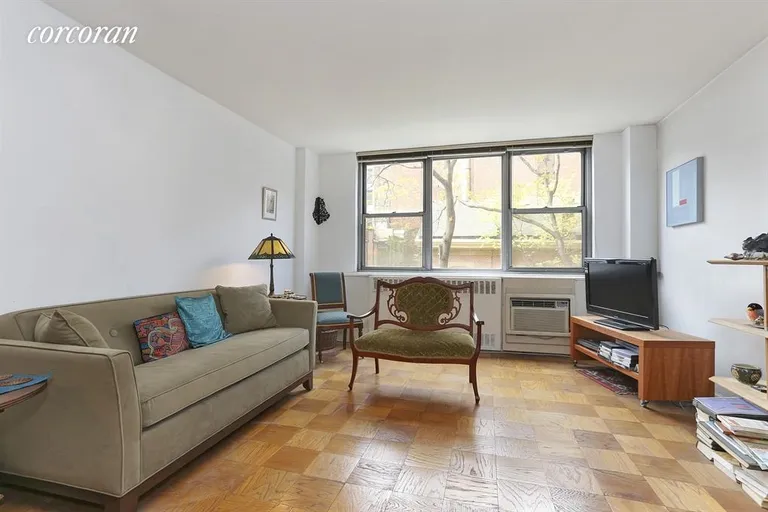New York City Real Estate | View 32 Gramercy Park South, 5E | Living Room | View 2