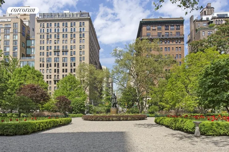 New York City Real Estate | View 32 Gramercy Park South, 5E | Park View | View 4