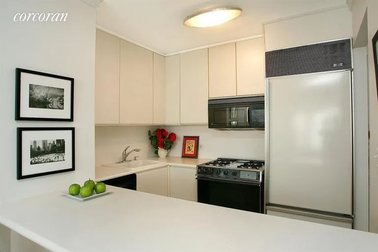 New York City Real Estate | View 200 West 79th Street, 6K | Kitchen | View 2