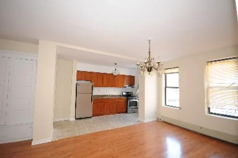 New York City Real Estate | View 116 7th Avenue, 2R | room 2 | View 3