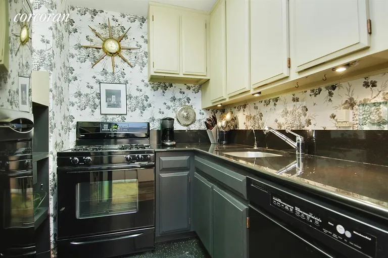 New York City Real Estate | View 305 East 24th Street, 11V | Kitchen | View 2