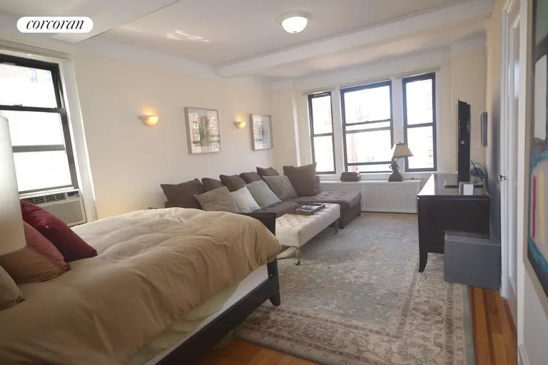 New York City Real Estate | View 201 West 77th Street, 9G | room 3 | View 4