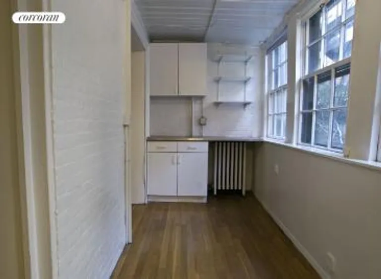 New York City Real Estate | View 42 Willow Place, Garden | Eat In Kitchen | View 3