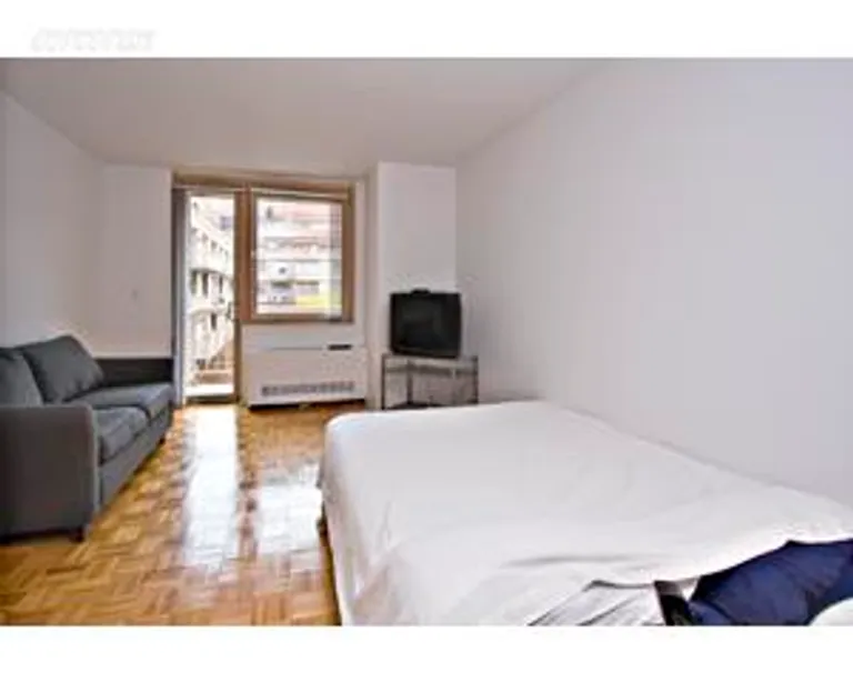 New York City Real Estate | View 350 West 50th Street, 4HH | room 1 | View 2