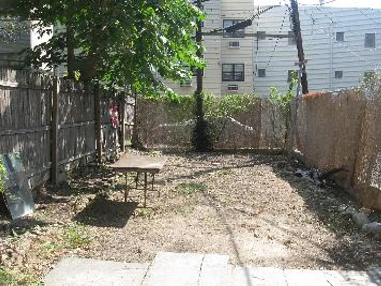 New York City Real Estate | View 526 Willoughby Avenue, 1R | Private Backyard | View 2