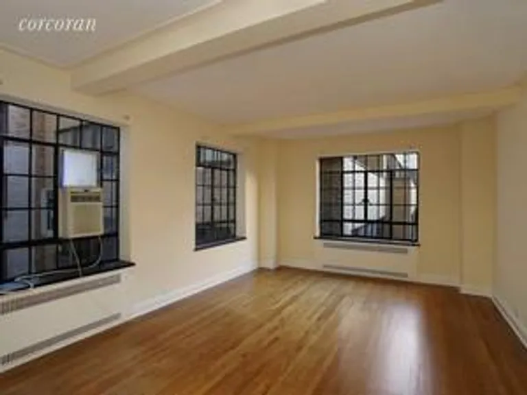 New York City Real Estate | View 10 Park Avenue, 5L | Living Room  | View 2