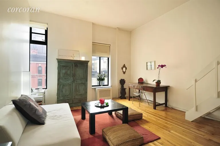 New York City Real Estate | View 100 West 72Nd Street, 5G | Living Room | View 2