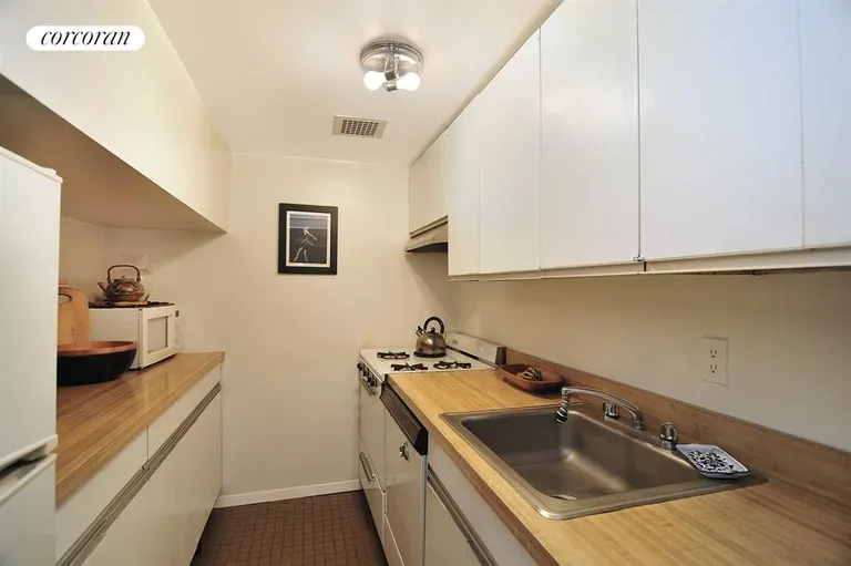 New York City Real Estate | View 100 West 72Nd Street, 5G | Kitchen | View 3