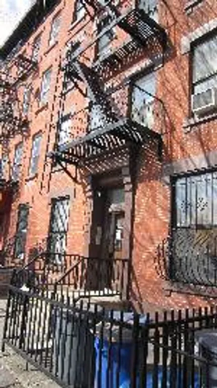New York City Real Estate | View 577 Warren Street, 6 | 2 Beds, 1 Bath | View 1