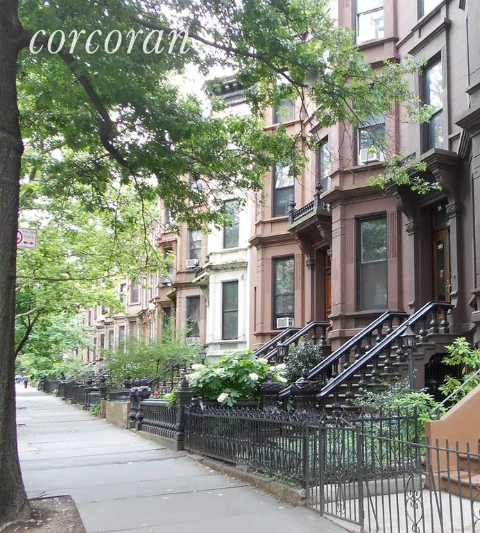 New York City Real Estate | View 204 Lincoln Place, 3 | 1.5 Beds, 1 Bath | View 1