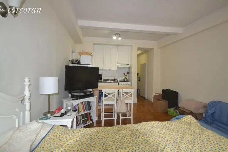 New York City Real Estate | View 133 West 71st Street, 2A | room 2 | View 3