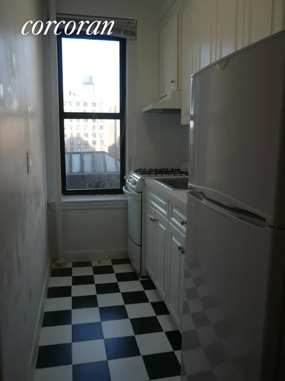 New York City Real Estate | View 201 West 77th Street, 2G | room 2 | View 3