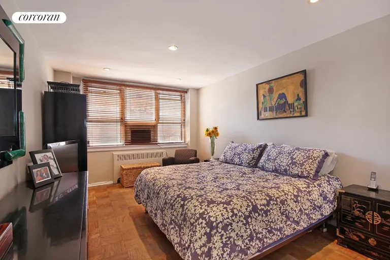 New York City Real Estate | View 240 East 35th Street, 7A | room 2 | View 3