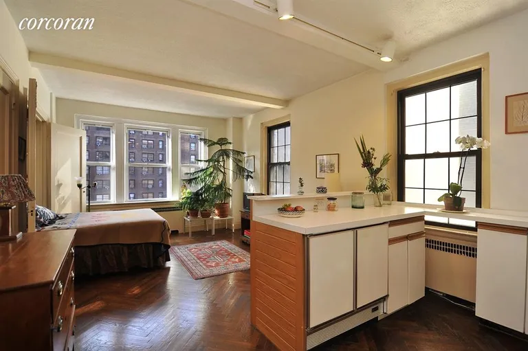 New York City Real Estate | View 400 East 59th Street, 9H | Living Room | View 5