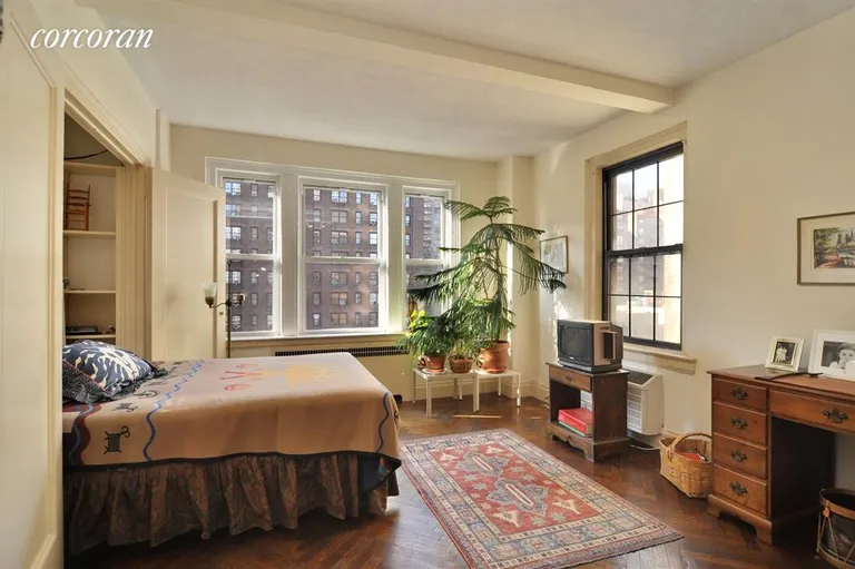 New York City Real Estate | View 400 East 59th Street, 9H | Living Room | View 6