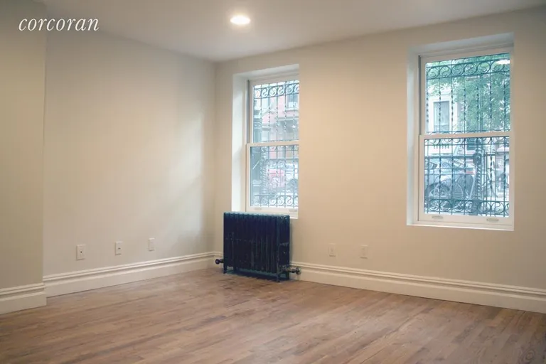 New York City Real Estate | View 143 Kent Street, 1 | room 3 | View 4