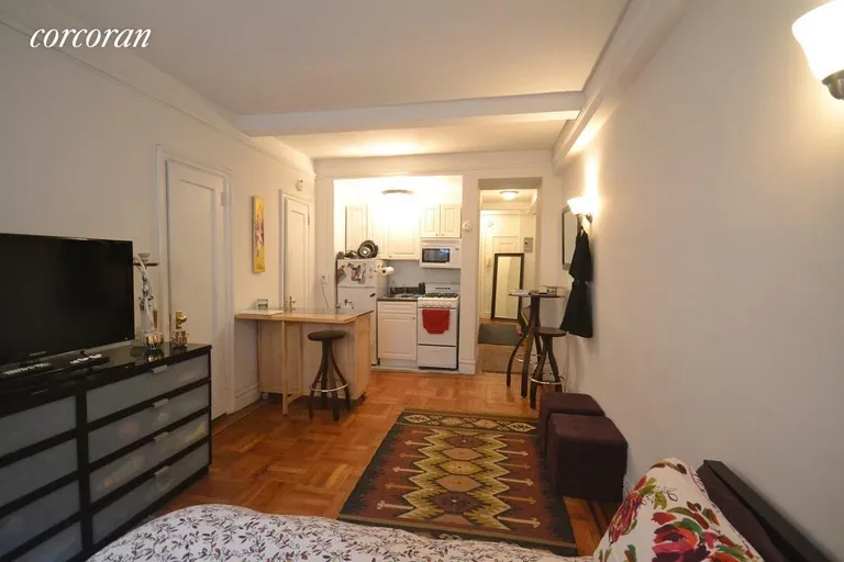 New York City Real Estate | View 133 West 71st Street, 1A | room 1 | View 2