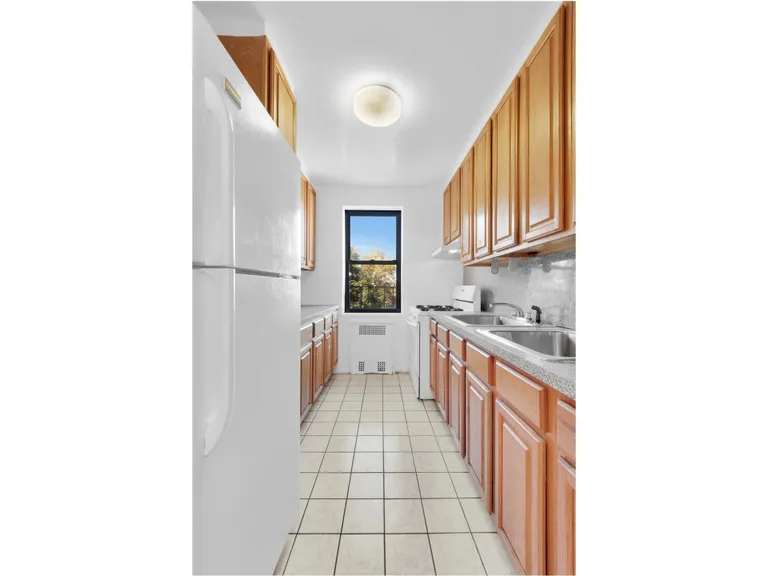 New York City Real Estate | View 1350 Ocean Parkway, 4E | ListingPhoto (RPX) | View 7