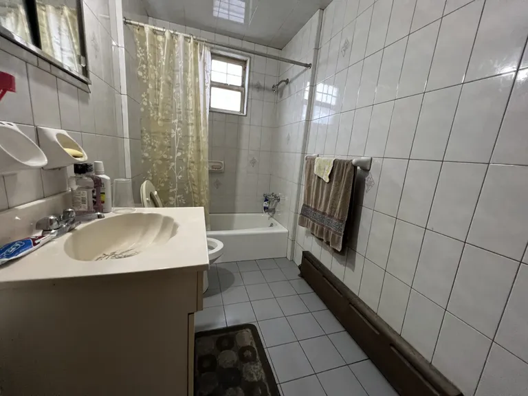 New York City Real Estate | View 1363 61st Street, TOWNHOUSE | Full Bathroom (RPX) | View 12