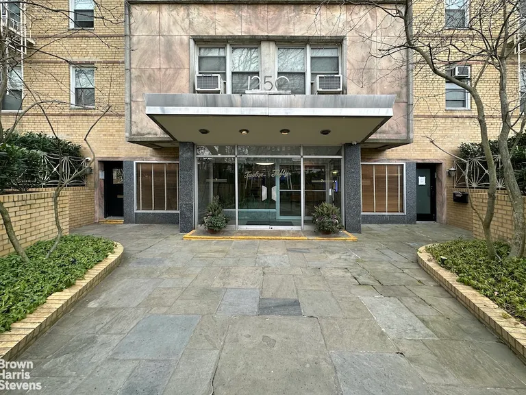 New York City Real Estate | View 1250 Ocean Parkway, 6G | Web Position 16 (RPX) | View 17