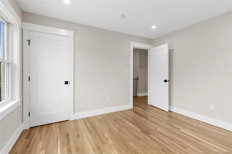 New York City Real Estate | View 33 Aberdeen Road | room 24 | View 25