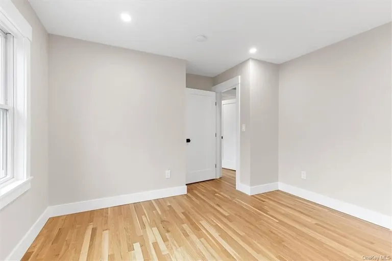 New York City Real Estate | View 33 Aberdeen Road | room 28 | View 29