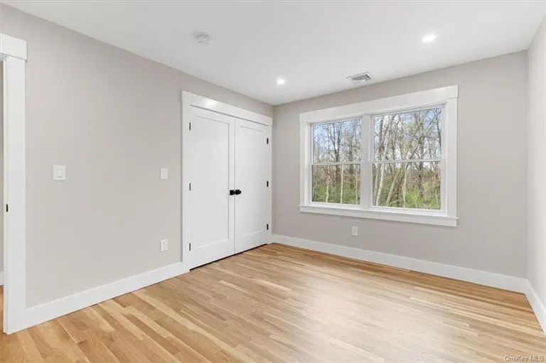 New York City Real Estate | View 33 Aberdeen Road | room 27 | View 28
