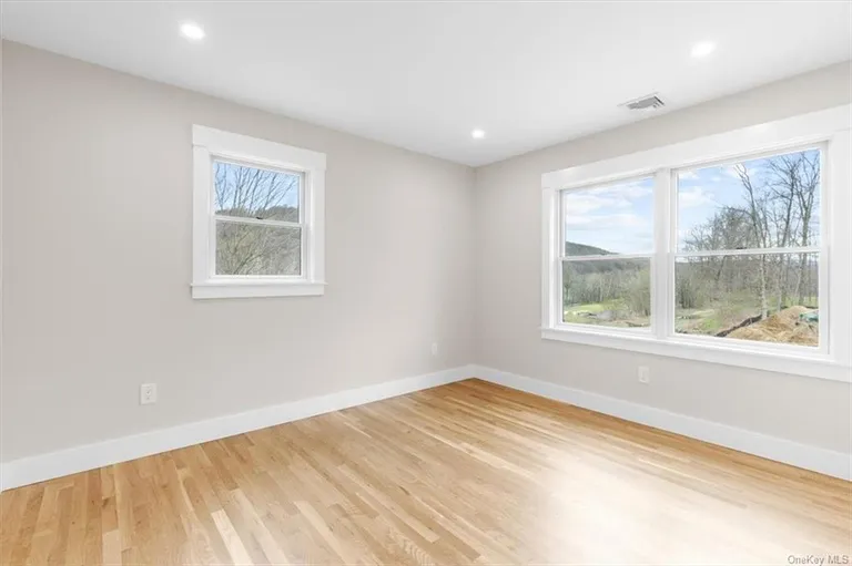 New York City Real Estate | View 33 Aberdeen Road | room 16 | View 17