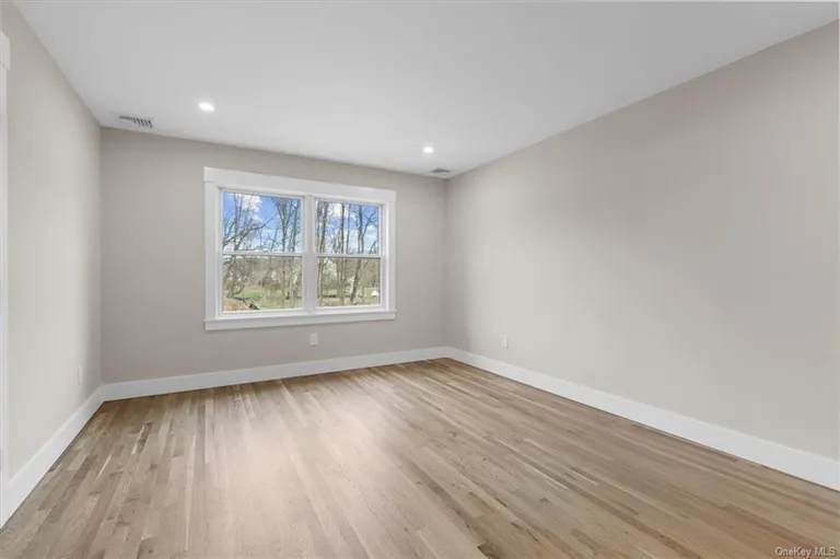 New York City Real Estate | View 33 Aberdeen Road | room 23 | View 24