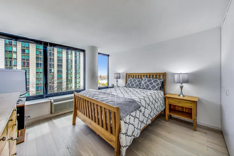 New York City Real Estate | View 155 N Harbor, 507 | room 9 | View 10