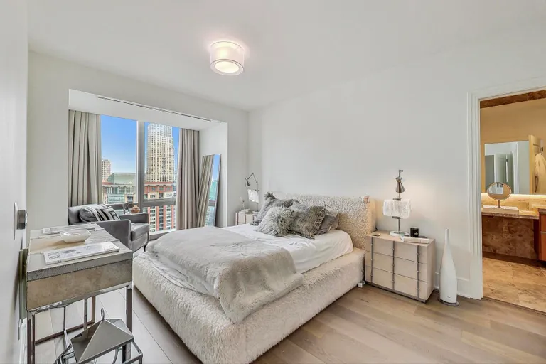 New York City Real Estate | View 363 E Wacker, 2802 | room 14 | View 15