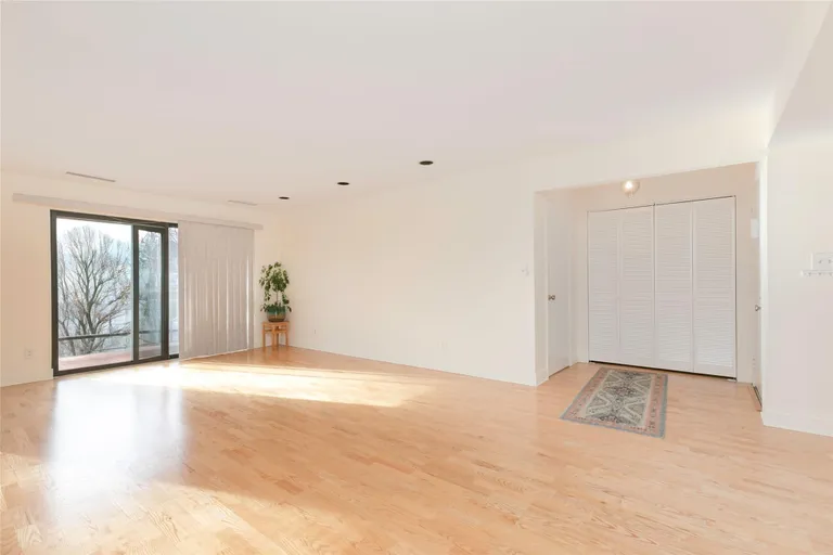 Westchester Real Estate | View 18 Bronxville Glen Drive #9 Bldg. 3 | room 24 | View 25