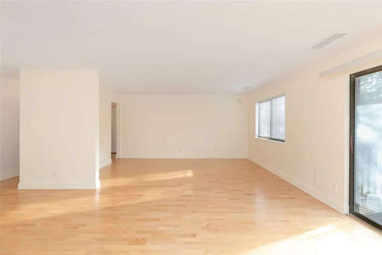 Westchester Real Estate | View 18 Bronxville Glen Drive #9 Bldg. 3 | room 23 | View 24