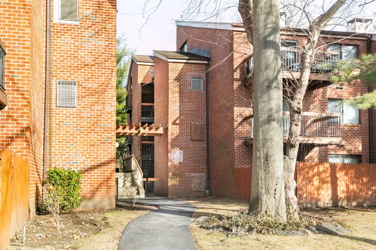 Westchester Real Estate | View 18 Bronxville Glen Drive #9 Bldg. 3 | room 1 | View 2