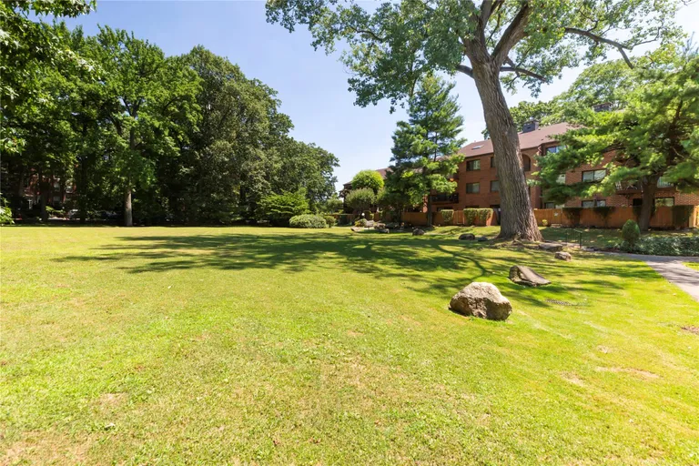 Westchester Real Estate | View 18 Bronxville Glen Drive #9 Bldg. 3 | room 29 | View 30