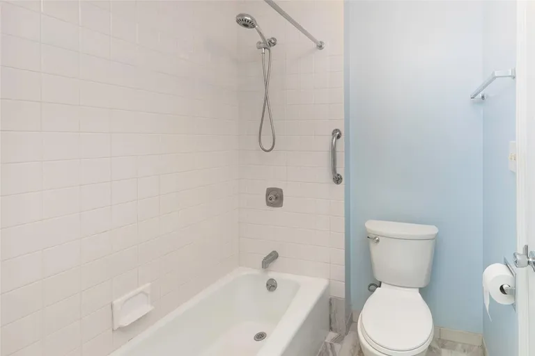 Westchester Real Estate | View 18 Bronxville Glen Drive #9 Bldg. 3 | room 13 | View 14