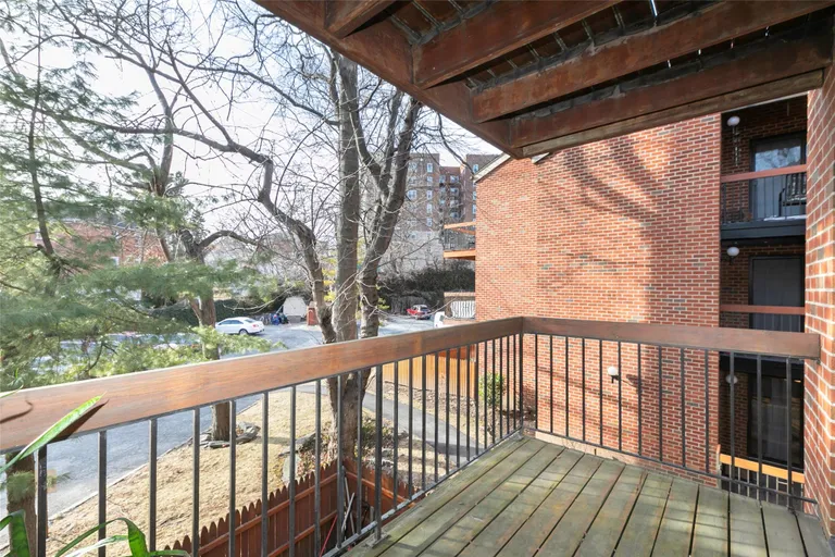 Westchester Real Estate | View 18 Bronxville Glen Drive #9 Bldg. 3 | room 3 | View 4