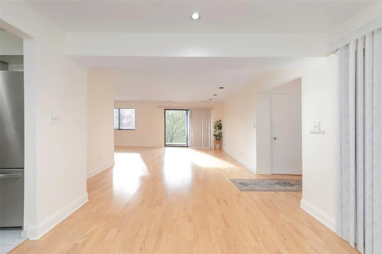 Westchester Real Estate | View 18 Bronxville Glen Drive #9 Bldg. 3 | room 2 | View 3