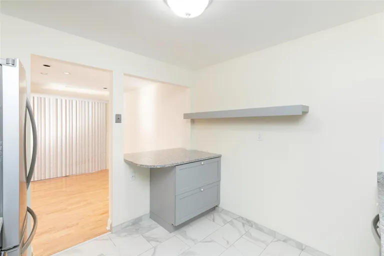 Westchester Real Estate | View 18 Bronxville Glen Drive #9 Bldg. 3 | room 4 | View 5