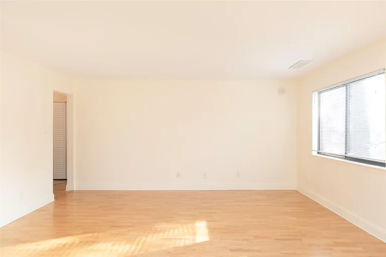 Westchester Real Estate | View 18 Bronxville Glen Drive #9 Bldg. 3 | room 18 | View 19