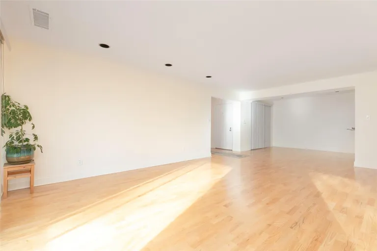 Westchester Real Estate | View 18 Bronxville Glen Drive #9 Bldg. 3 | room 26 | View 27