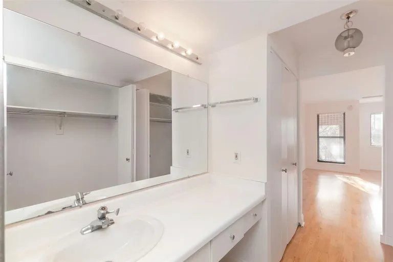 Westchester Real Estate | View 18 Bronxville Glen Drive #9 Bldg. 3 | room 16 | View 17