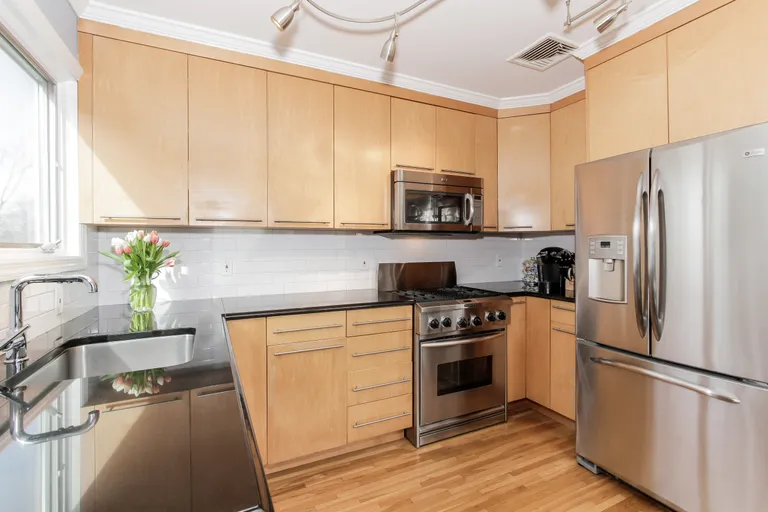 New York City Real Estate | View 32 Jaffray Court | 033-Kitchen-3769410-large | View 10