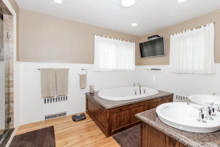 New York City Real Estate | View 32 Jaffray Court | 018-Master_Bathroom-3769416-large | View 14